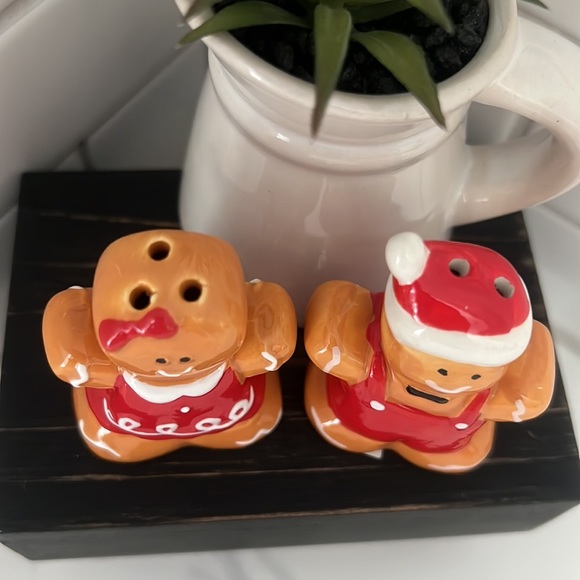 🎄Cute Gingerbread Salt & Pepper! - Picture 12 of 12